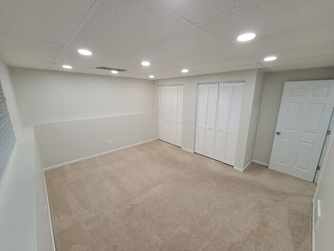 Building Photo - 203 Meadows Dr