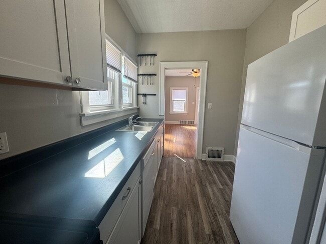 Building Photo - 3 bedroom, 2 bath in NE Lincoln