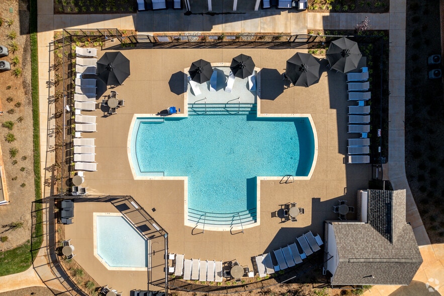 Pool - Townhomes at Bridlestone