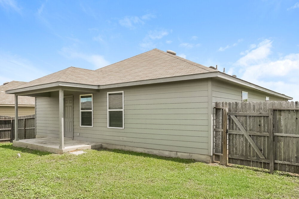Building Photo - 3215 Pedernales Dr