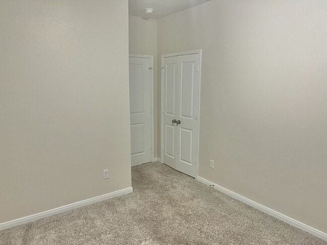 Building Photo - AVAILABLE NOW - Beautiful Temple Home