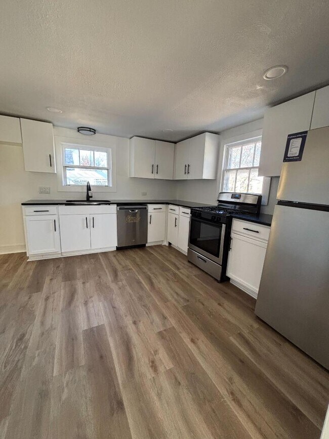 Building Photo - 1301 S Scullin Ave