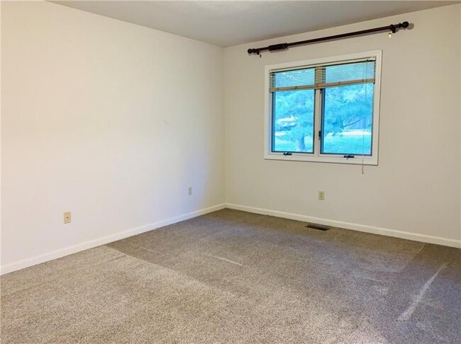 Building Photo - 2 bedroom in Decatur IL 62521