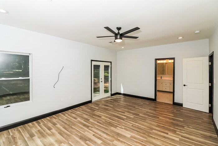 Building Photo - 1433 Willow Dr