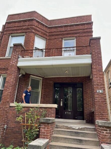 Building Photo - 4718 N Laramie Ave