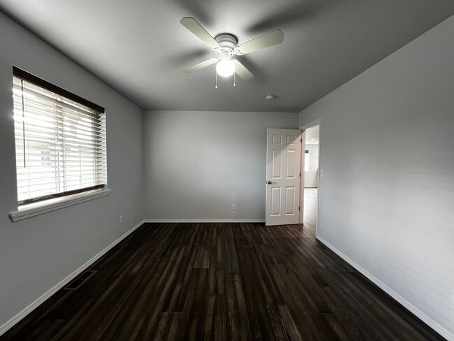 Building Photo - 2005 Ledwich Ave