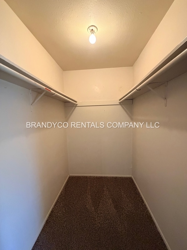 Building Photo - 1108 Royal Crest Dr