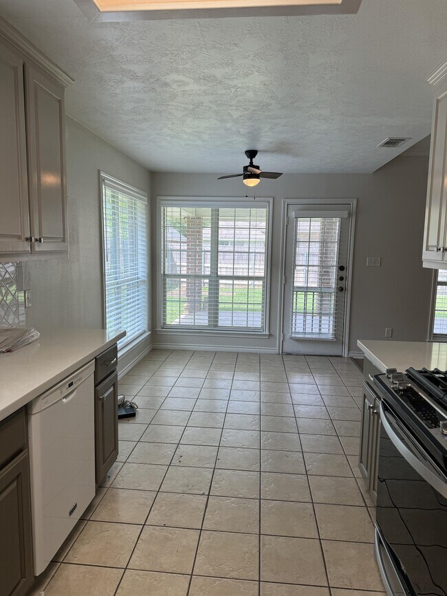 Building Photo - 225 Karten Ln