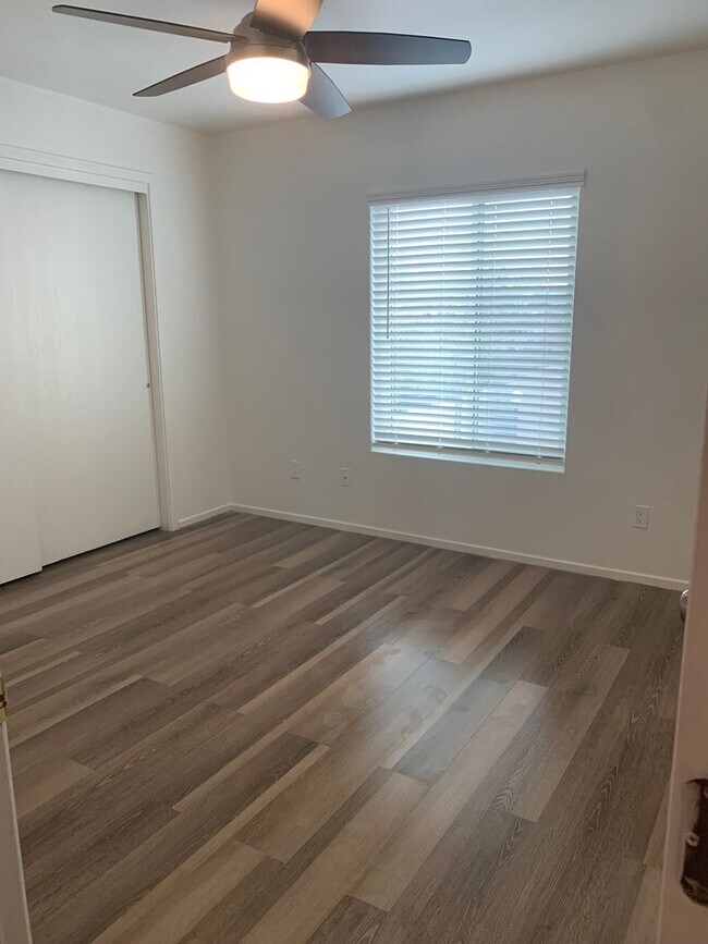 Building Photo - 336 E Limberlost Dr