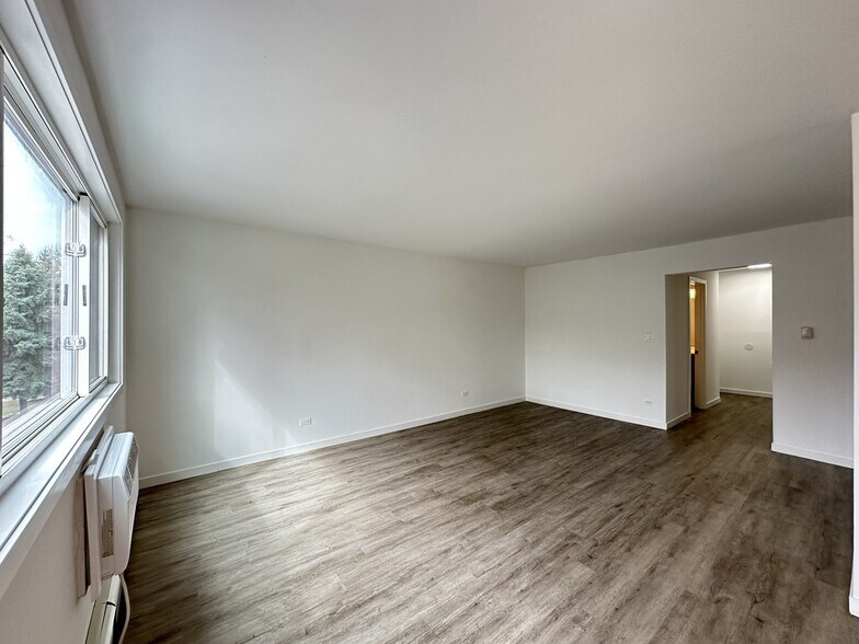 Building Photo - 7621 N Sheridan Rd