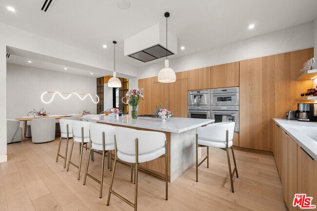 Building Photo - 4740 Sunnyslope Ave