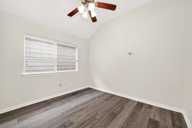 Building Photo - 13006 Rose Landing Dr