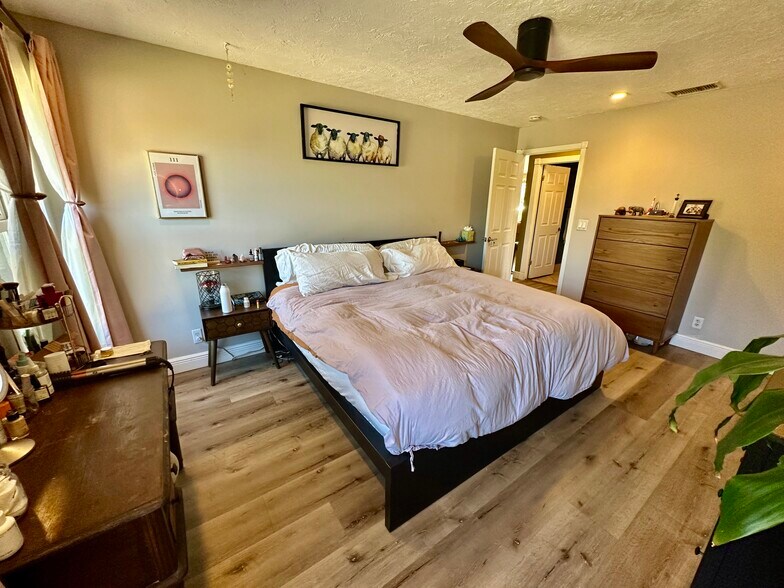 Building Photo - 4492 Brook Dr