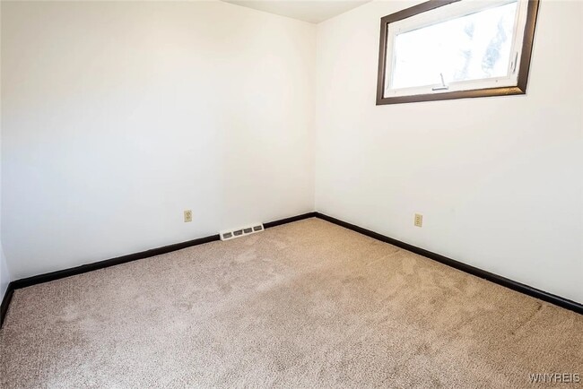 Building Photo - 111 Sunshine Dr