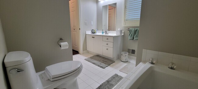 Building Photo - 547 Neff Rd