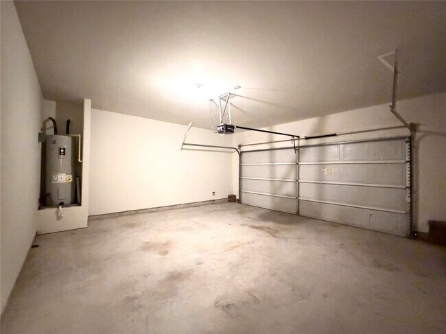 Building Photo - 6819 Dove Stone Dr