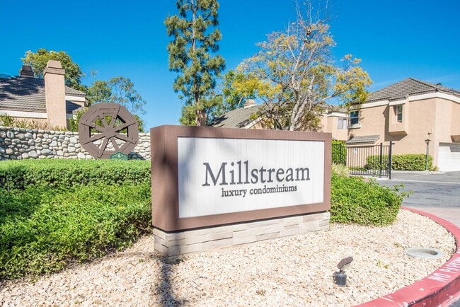 Building Photo - Huntington Beach Townhome