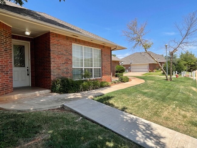 Building Photo - Great 3 Bed 2 Bath in a Gated Neighborhood!!