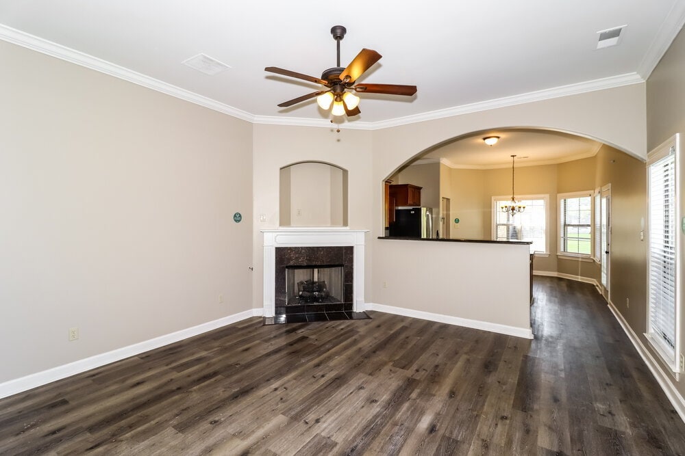 Building Photo - 6885 Lagrange Grove Dr