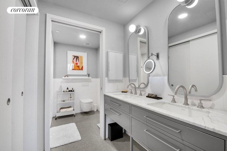 Building Photo - 547 W 47th St