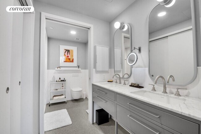 Building Photo - 547 W 47th St