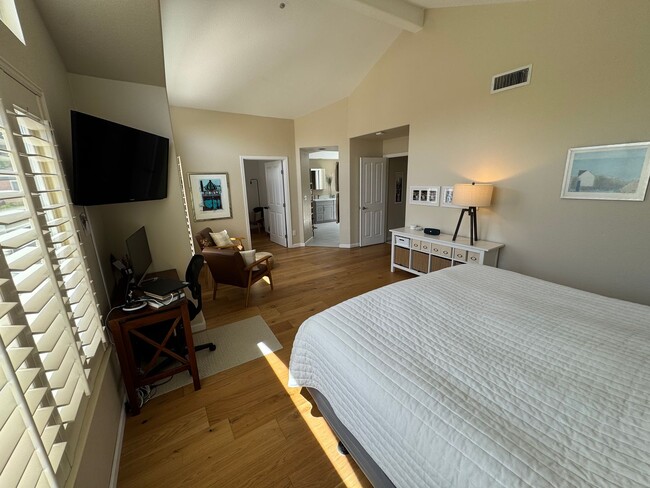 Building Photo - 5 bed 3 bath Gated Community in Union City...
