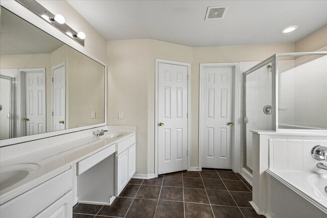 Building Photo - 15519 Hickory Dale St