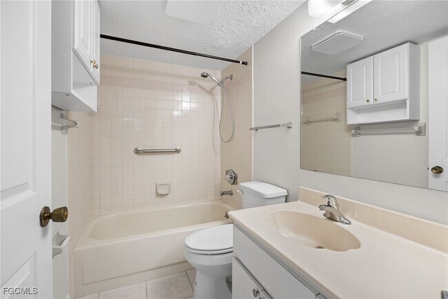 Building Photo - 4019 SE 20th Pl