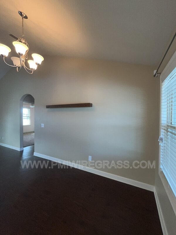 Building Photo - 229 Lace Dr