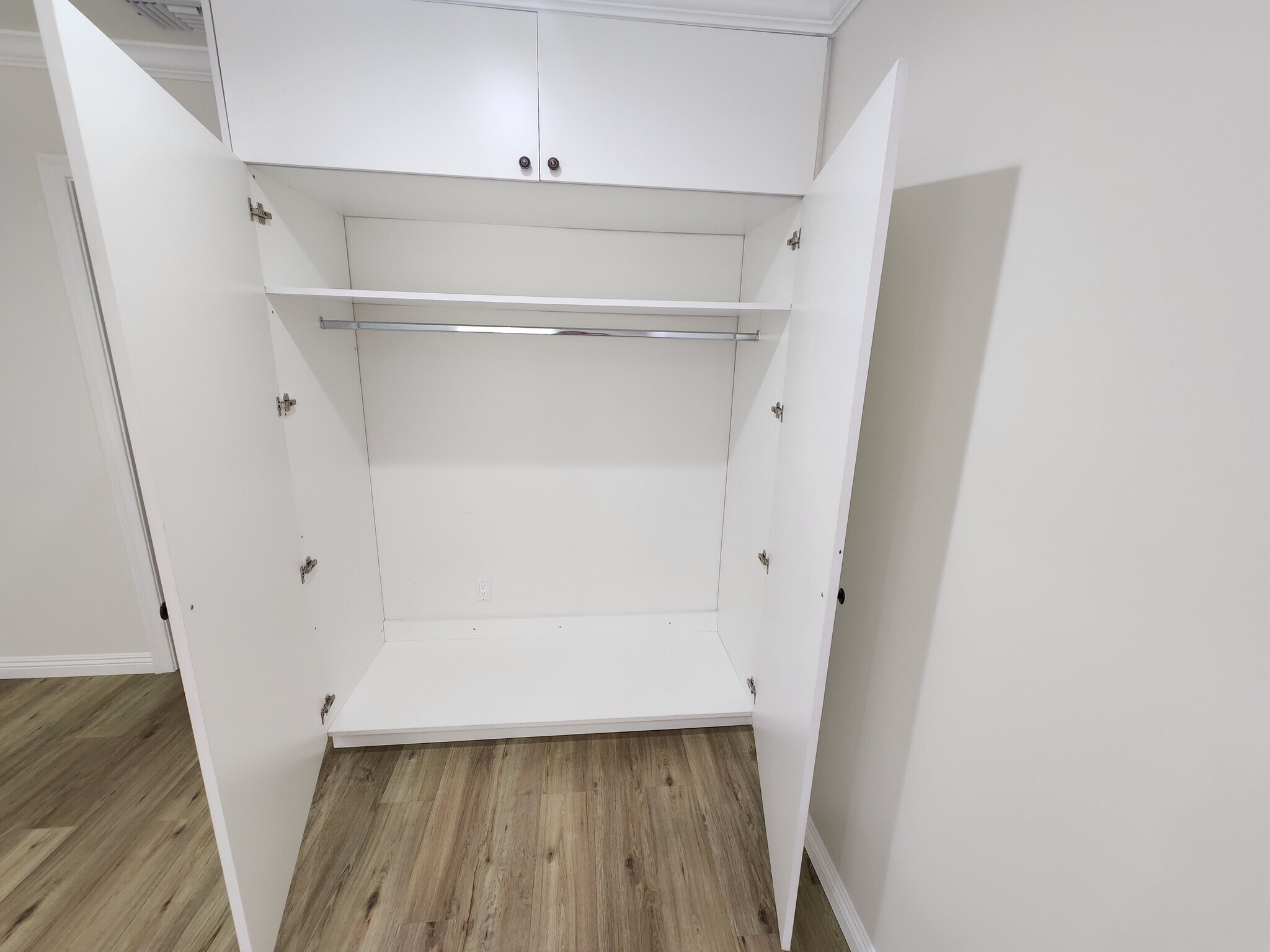 Building Photo - 5706 Willis Ave