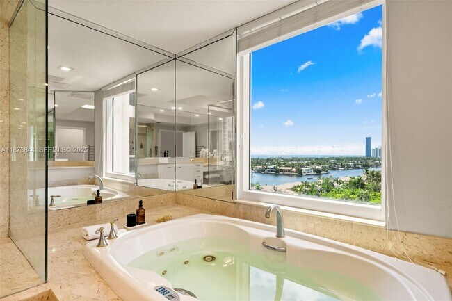 Building Photo - 21200 Point Pl