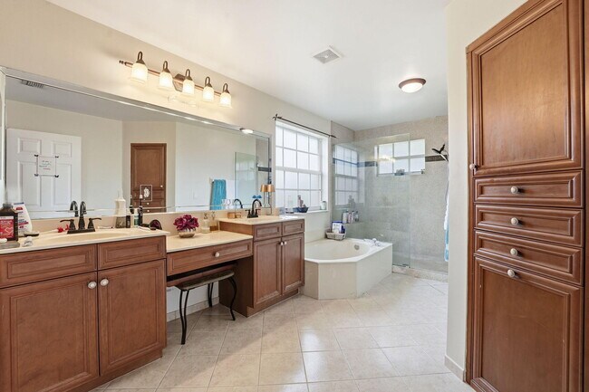 Building Photo - 2753 Misty Oaks Cir