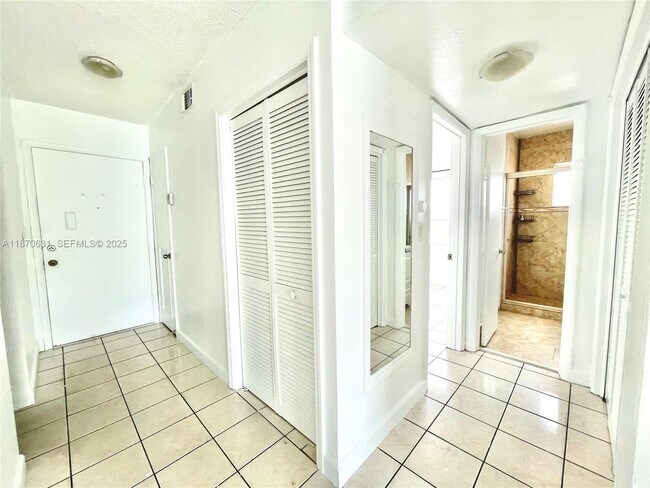 Building Photo - 110 Royal Palm Rd