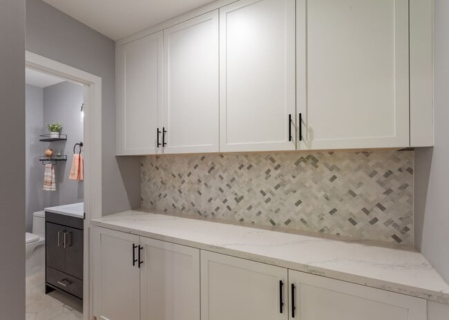 Building Photo - *Unfurnished* Gorgeous 4-Bed Oasis with Po...