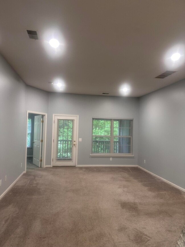 Building Photo - 2822 S Knightsbridge Cir