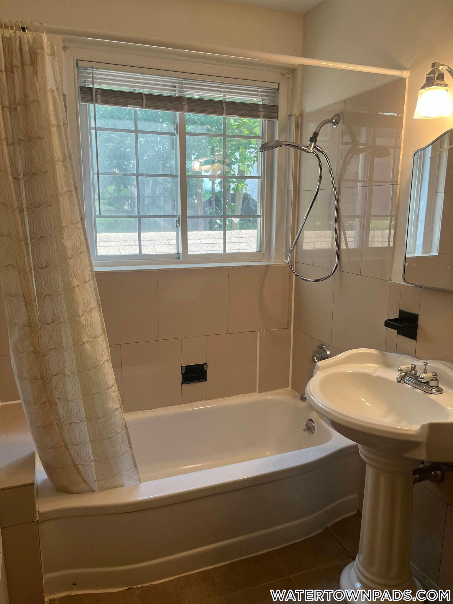 Building Photo - 550 Belmont St