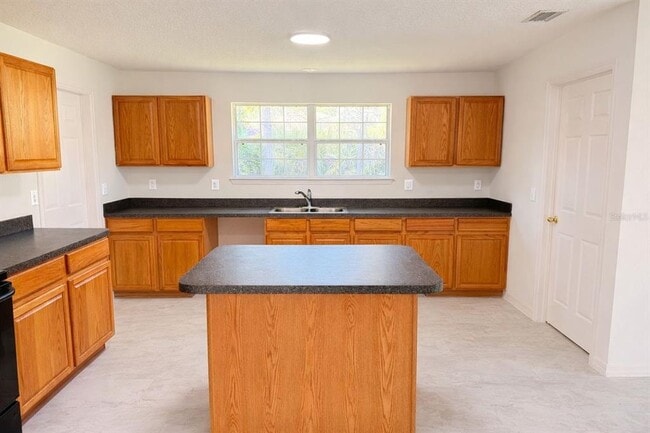 Building Photo - 31 Russkin Ln