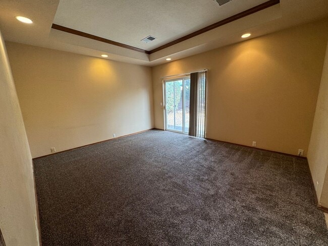 Building Photo - Mid-century Modern Garden Home!