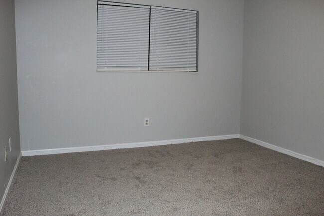 Building Photo - Totally renovated 2-bedroom, 2-full-bath t...