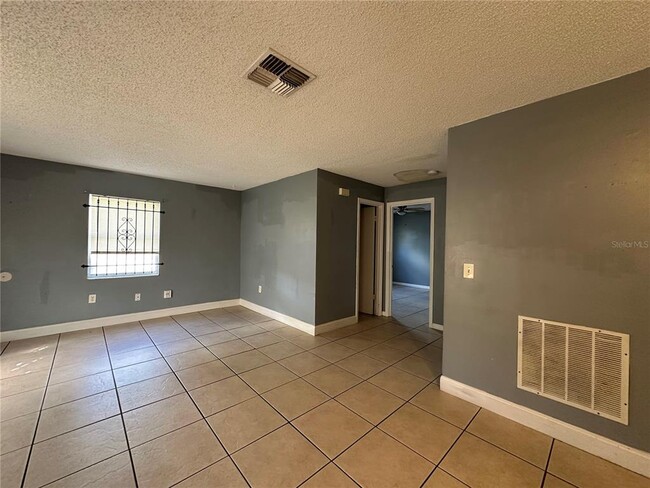 Building Photo - 517 N John St