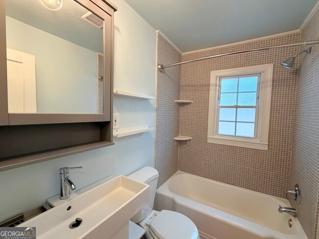 Building Photo - 963 Prospect Ave SE