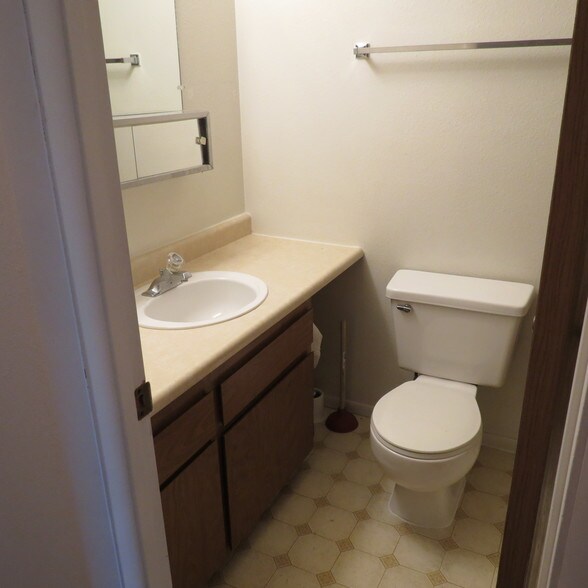 Building Photo - 1630 S Von Elm St