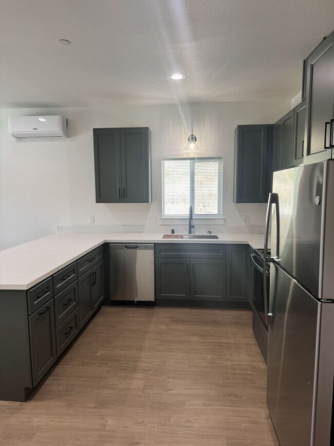 Building Photo - Newly built homes with City of Redding solar!