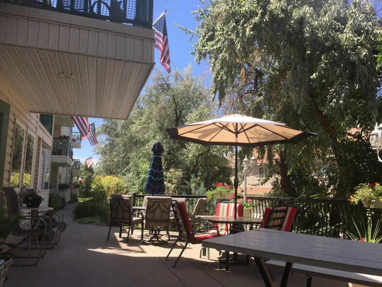Back Patio - 100 21st Ave