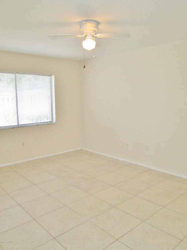 Building Photo - 3261 Beach View Way