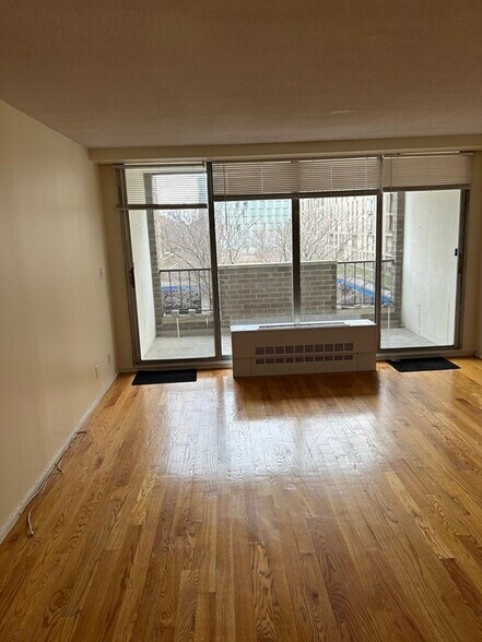 Building Photo - 77 Pond Ave