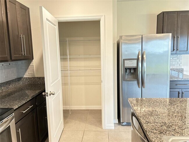 Building Photo - 4965 NE 14th Pl