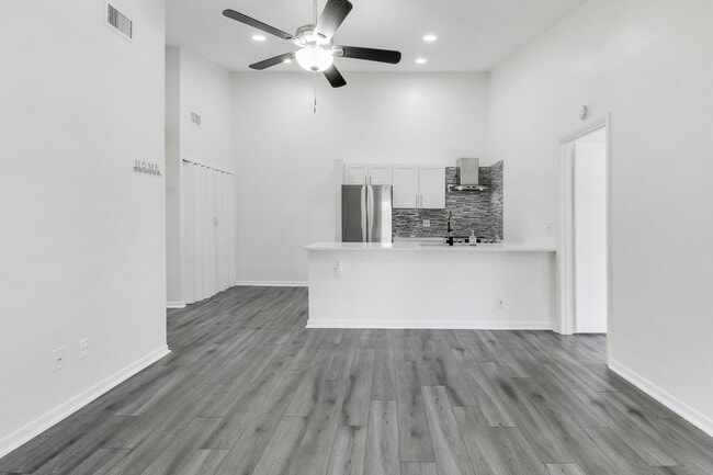 Building Photo - 6392 Chasewood Dr