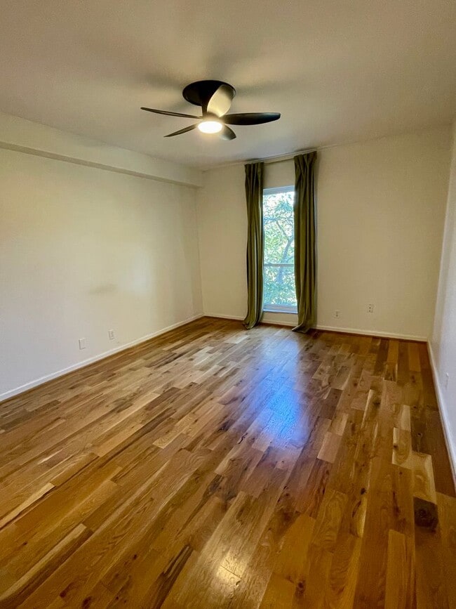 Building Photo - 515 Basswood Ave