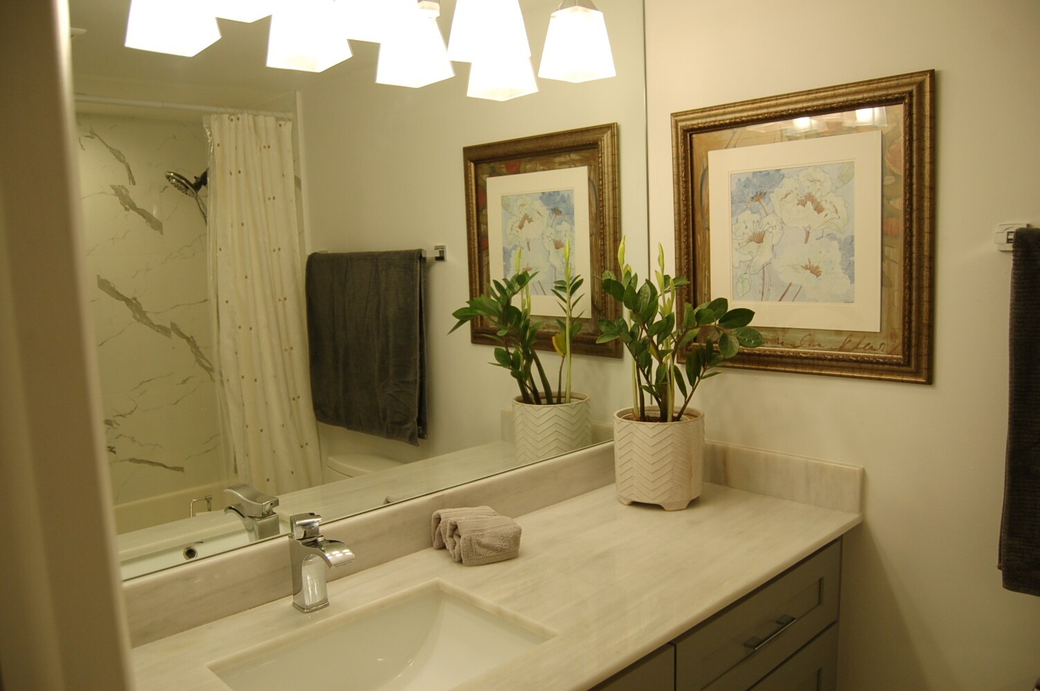 Building Photo - 575 Oaks Ln